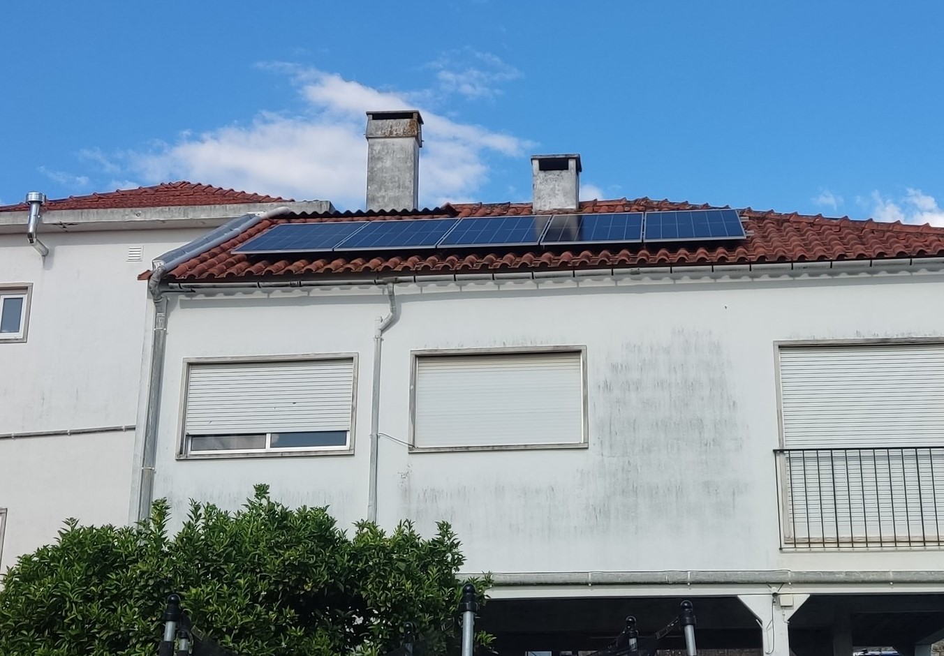 Instalação fotovoltaica residencial finalizada
